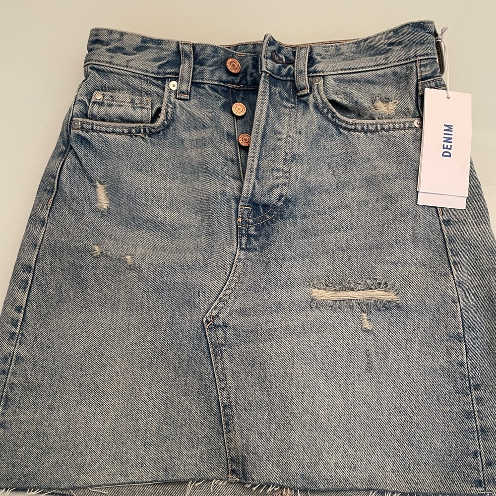 SALE‼️New H&M Denim Distress Skirt size 4